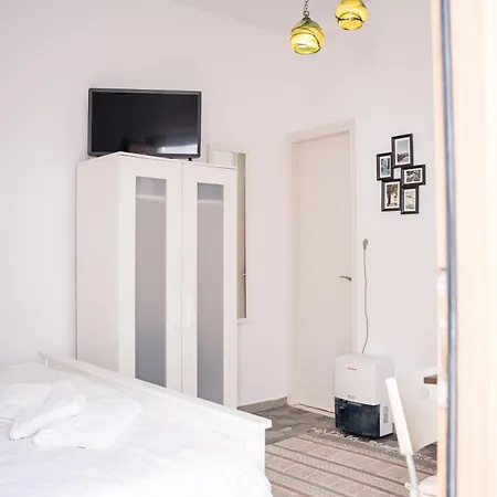 Apartment Cozy Budget In The Heart Of