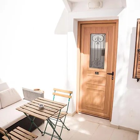 Cozy Budget In The Heart Of Fira (Santorini)