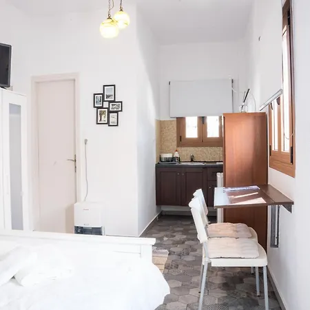 Cozy Budget In The Heart Of Fira (Santorini)